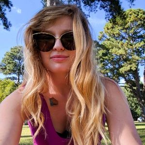 Meet your Posher, Laura